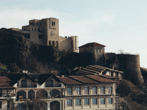 Kruja Qyteti i Skënderbeut dhe simboli u krenarisë shqiptare